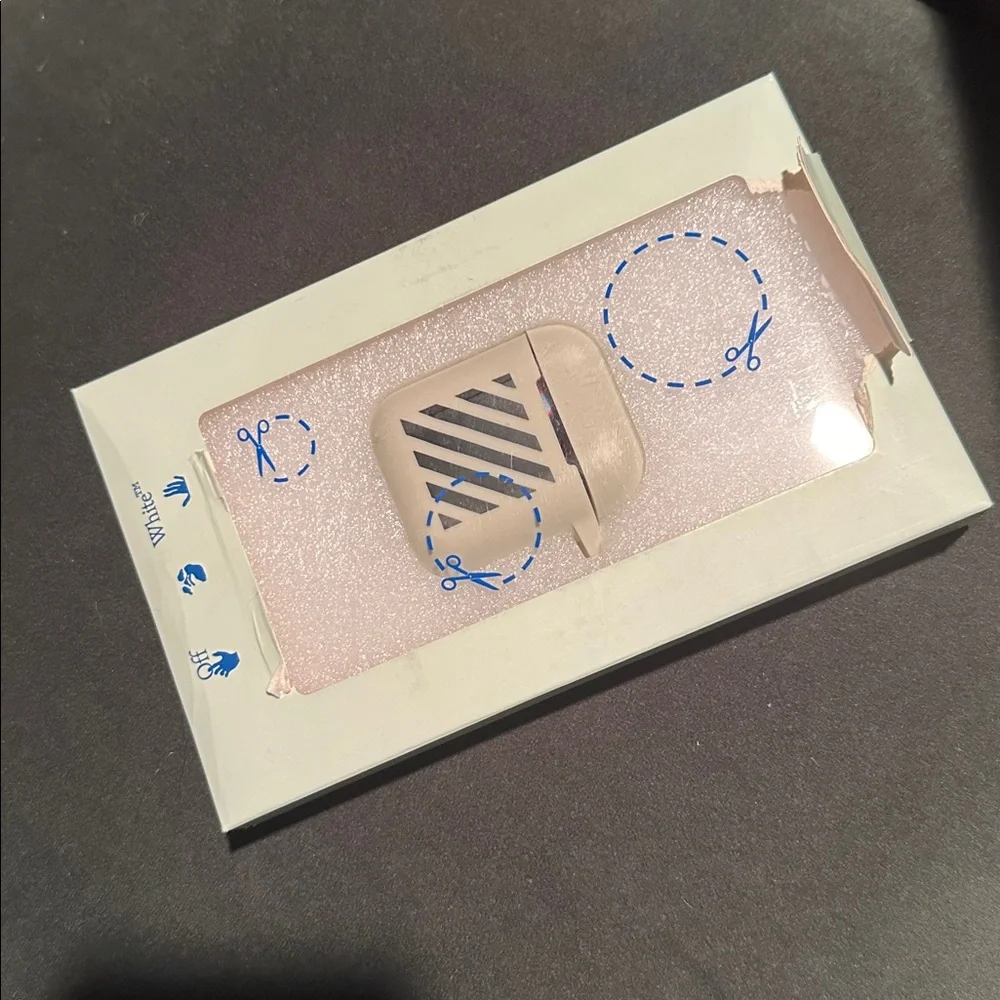 NIB Off-White WITH STRAP AirPods Case - Diagonal design White and Black
